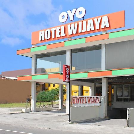 Oyo 586 Hotel Wijaya Kalasan Екстер'єр фото