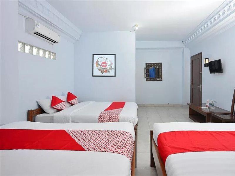 Oyo 586 Hotel Wijaya Kalasan Екстер'єр фото