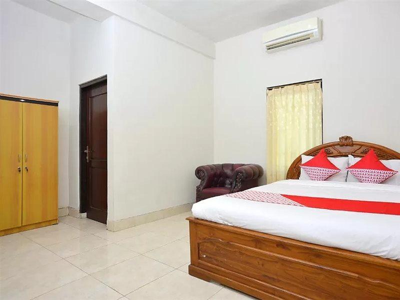 Oyo 586 Hotel Wijaya Kalasan Екстер'єр фото