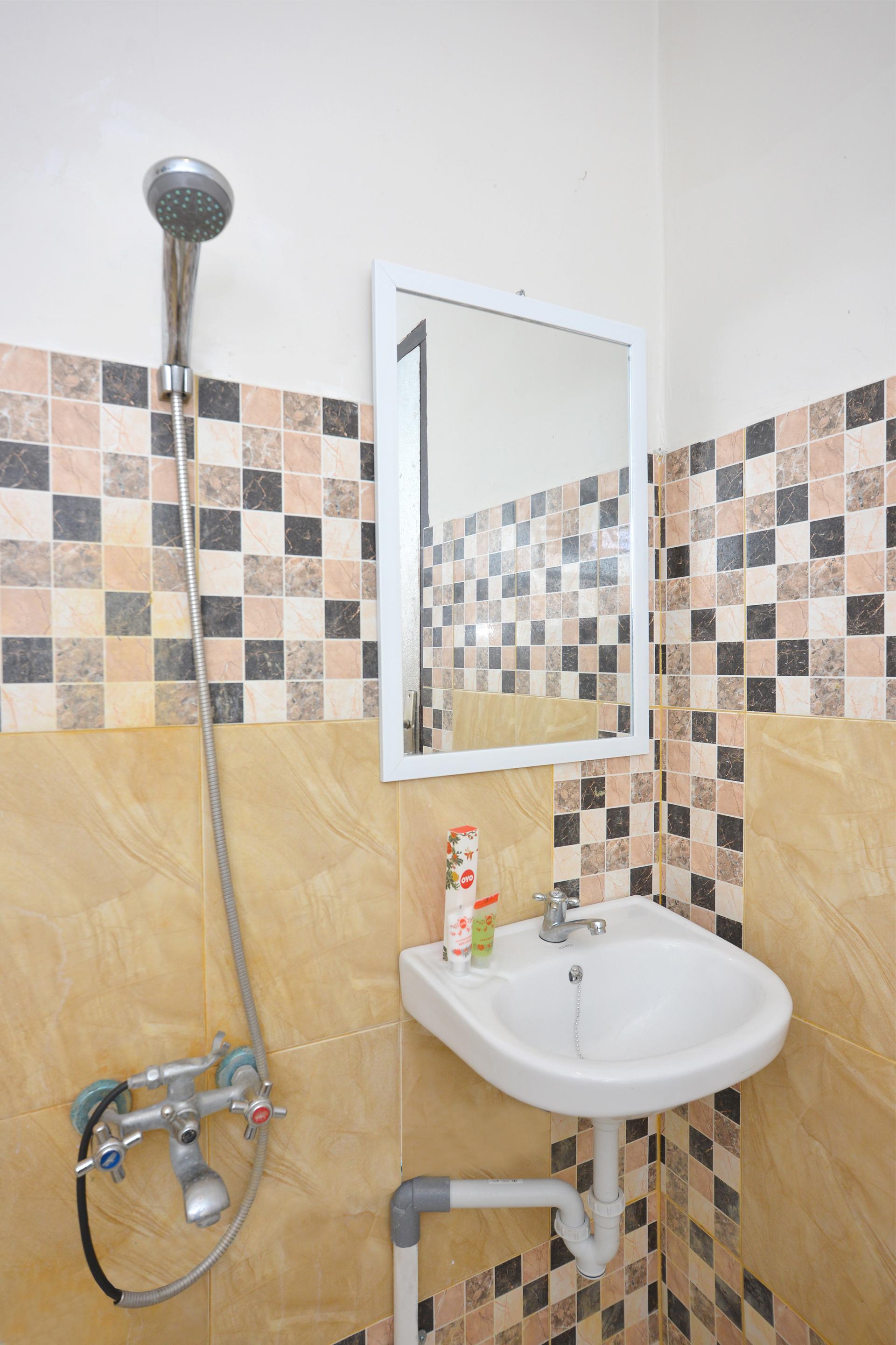 Oyo 586 Hotel Wijaya Kalasan Екстер'єр фото