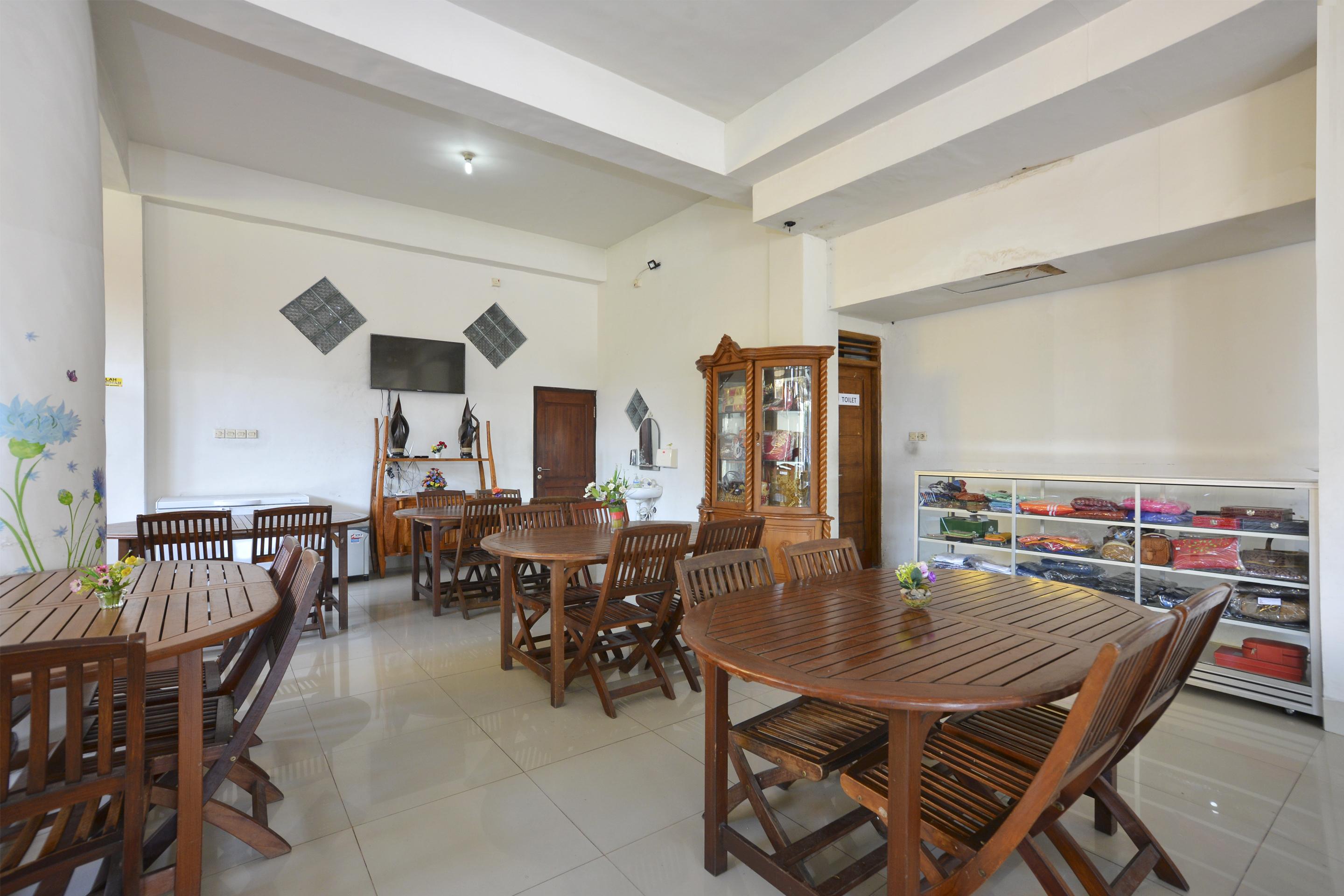 Oyo 586 Hotel Wijaya Kalasan Екстер'єр фото