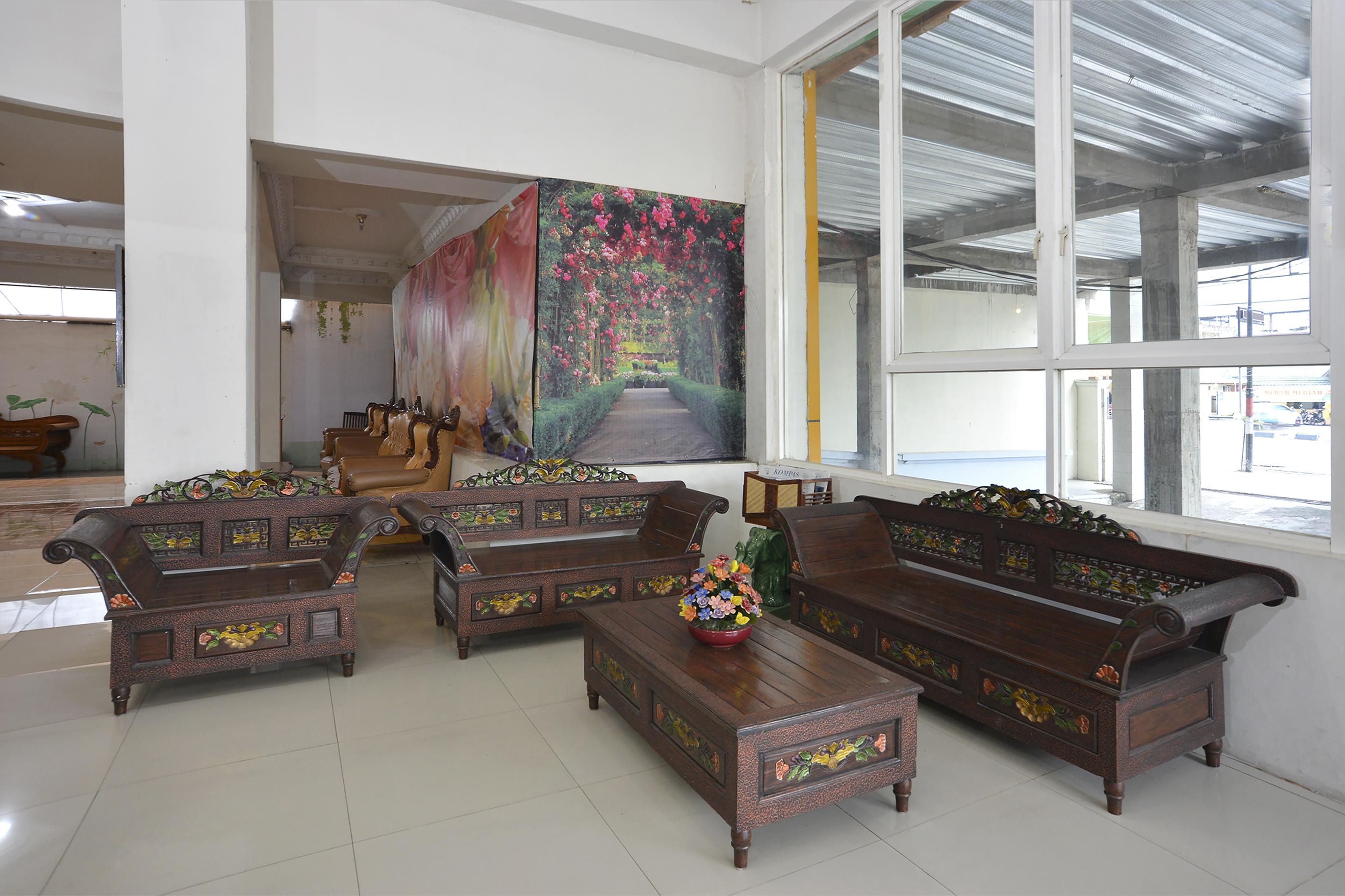 Oyo 586 Hotel Wijaya Kalasan Екстер'єр фото